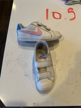 Nike Kids White Sneakers with Pink Swoosh and Blue Heel